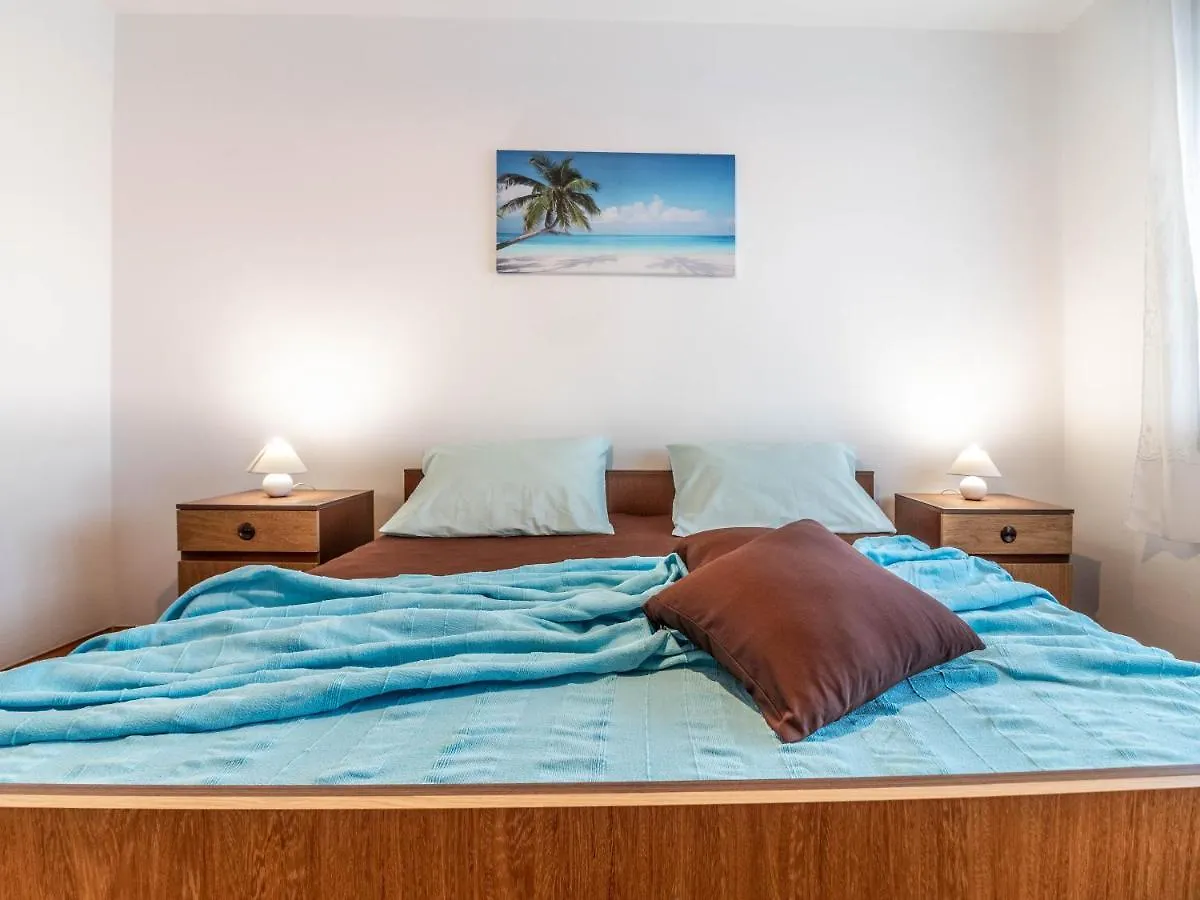 Vacation Apartment With Pool Loborika