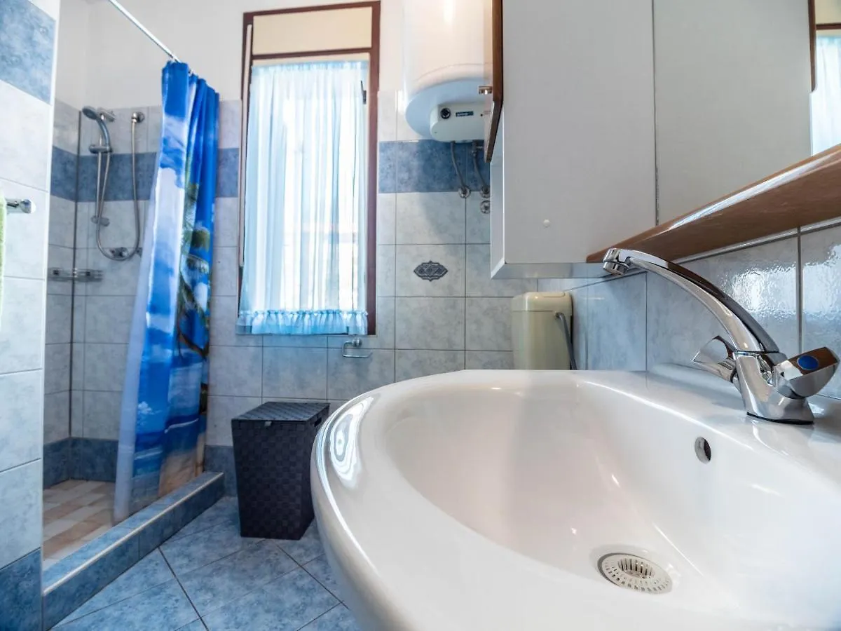 Vacation Apartment With Pool Loborika