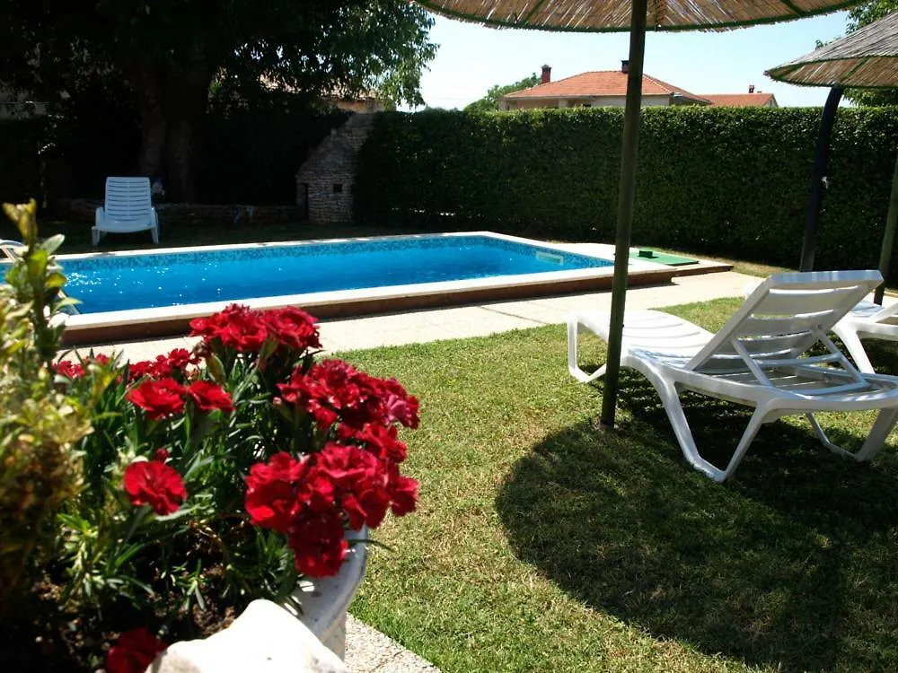 Vacation Apartment With Pool Loborika
