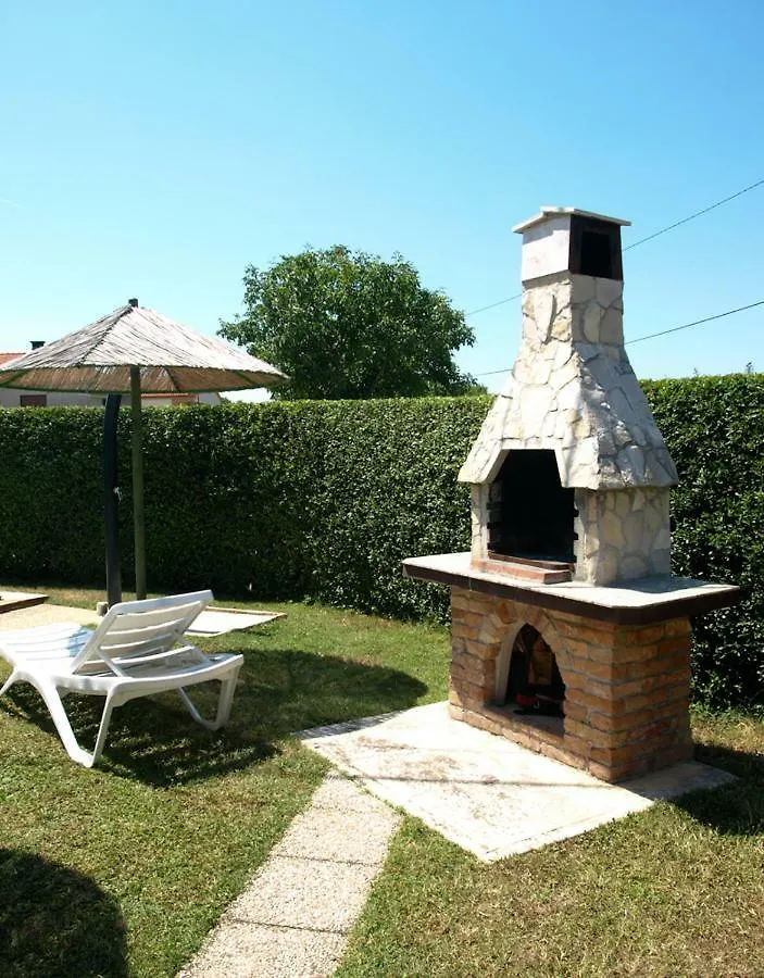 Vacation Apartment With Pool Loborika 0*,