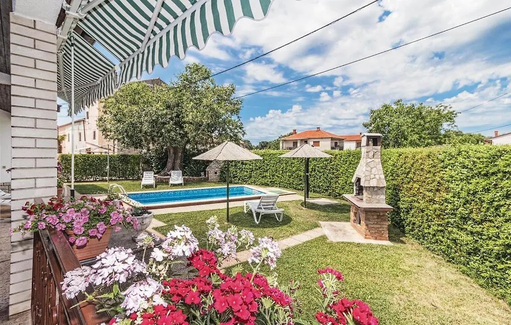 Vacation Apartment With Pool Loborika
