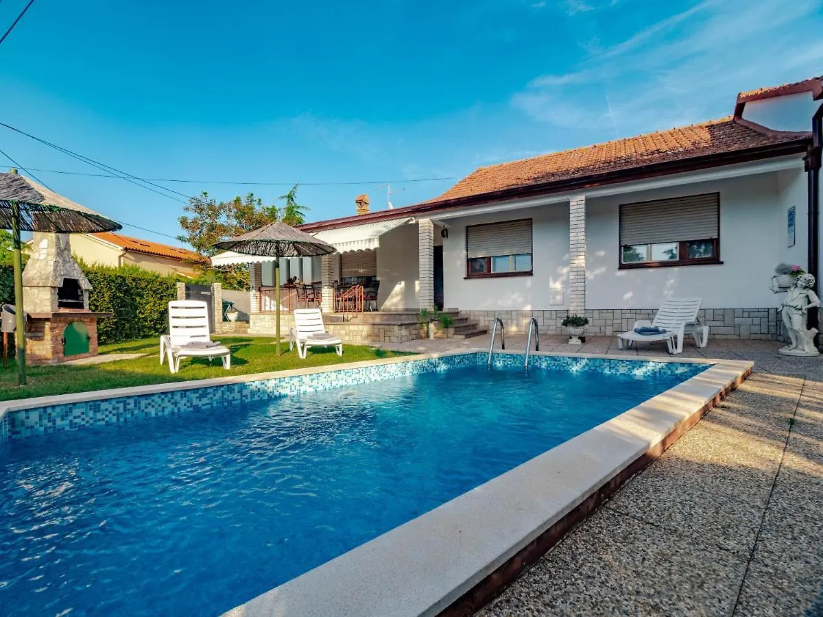 Vacation Apartment With Pool Loborika Croatia