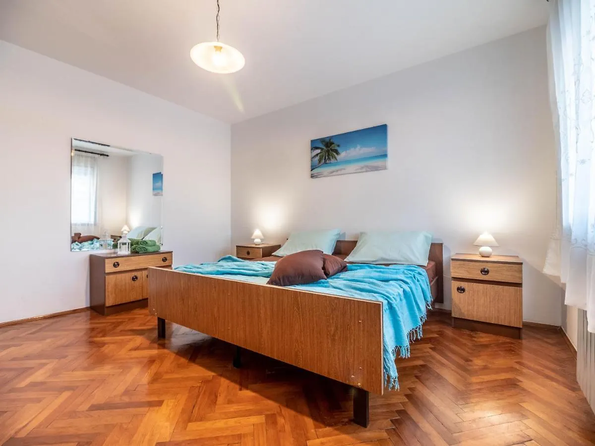 Vacation Apartment With Pool Loborika