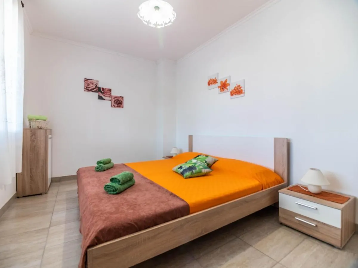 Vacation Apartment With Pool Loborika
