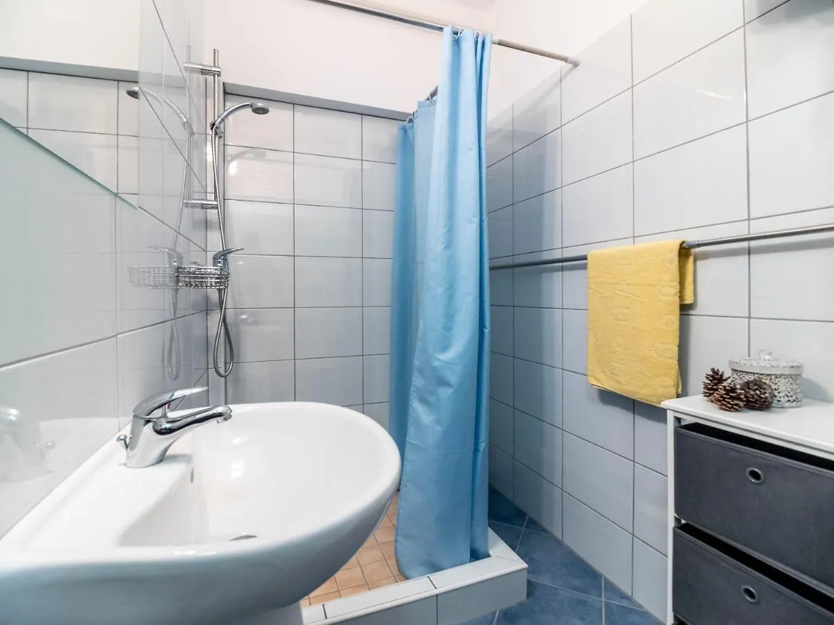 Vacation Apartment With Pool Loborika